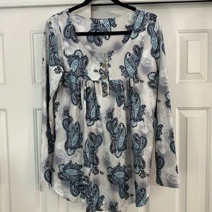 Grey sleeve shirt with blue paisley pattern and button detail.
